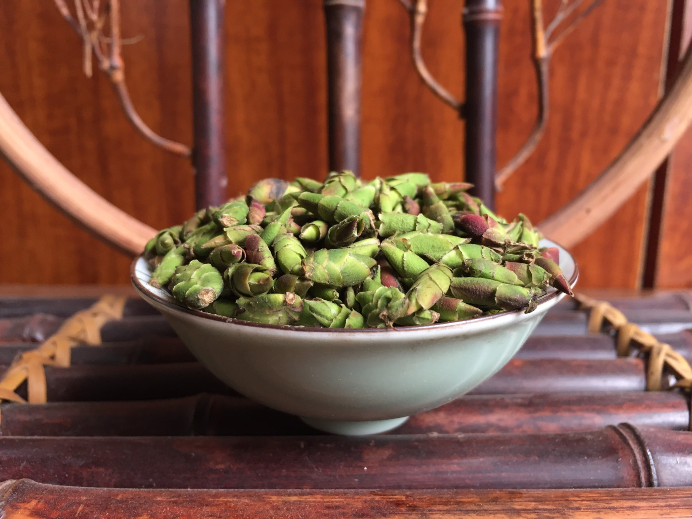 Bạch trà đuôi rồng (trà móng rồng)