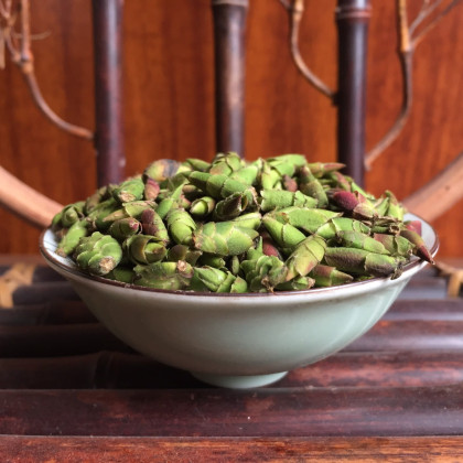 Bạch trà đuôi rồng (trà móng rồng)